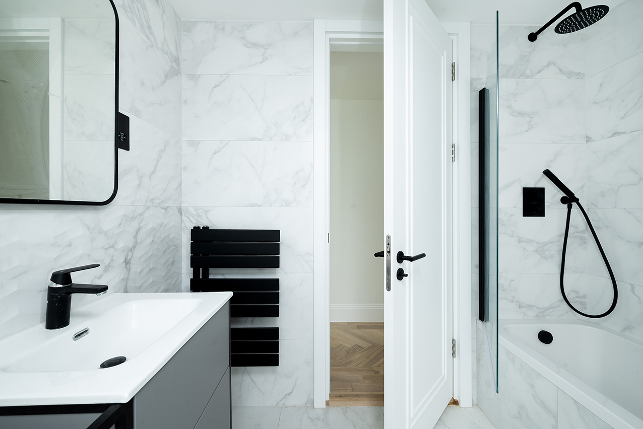 Bathrooms project photo 10 by Hozea Construction in North London