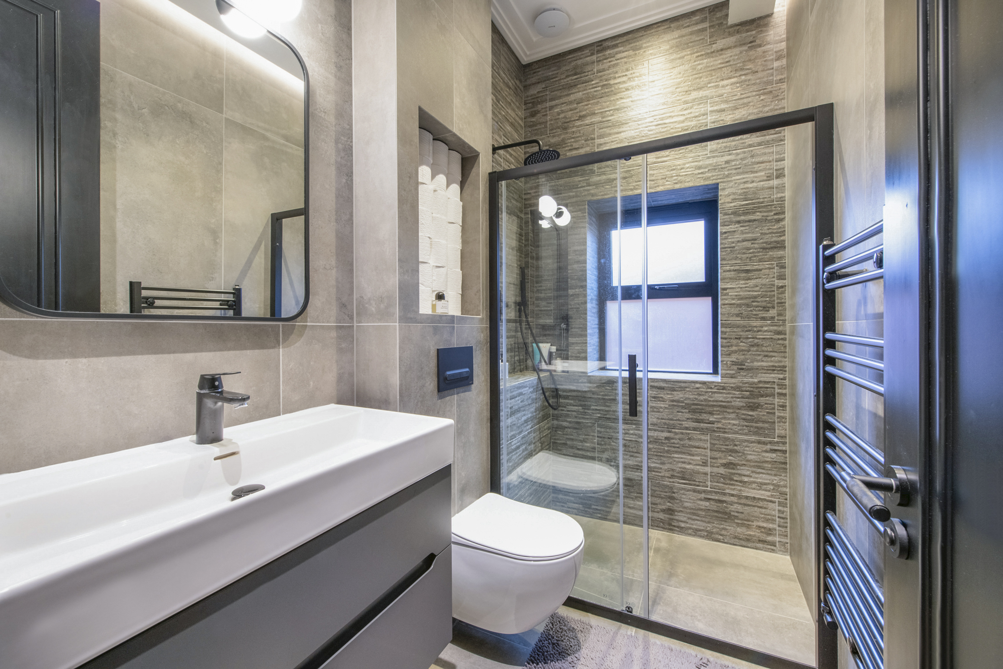 Bathrooms project photo 3 by Hozea Construction in North London