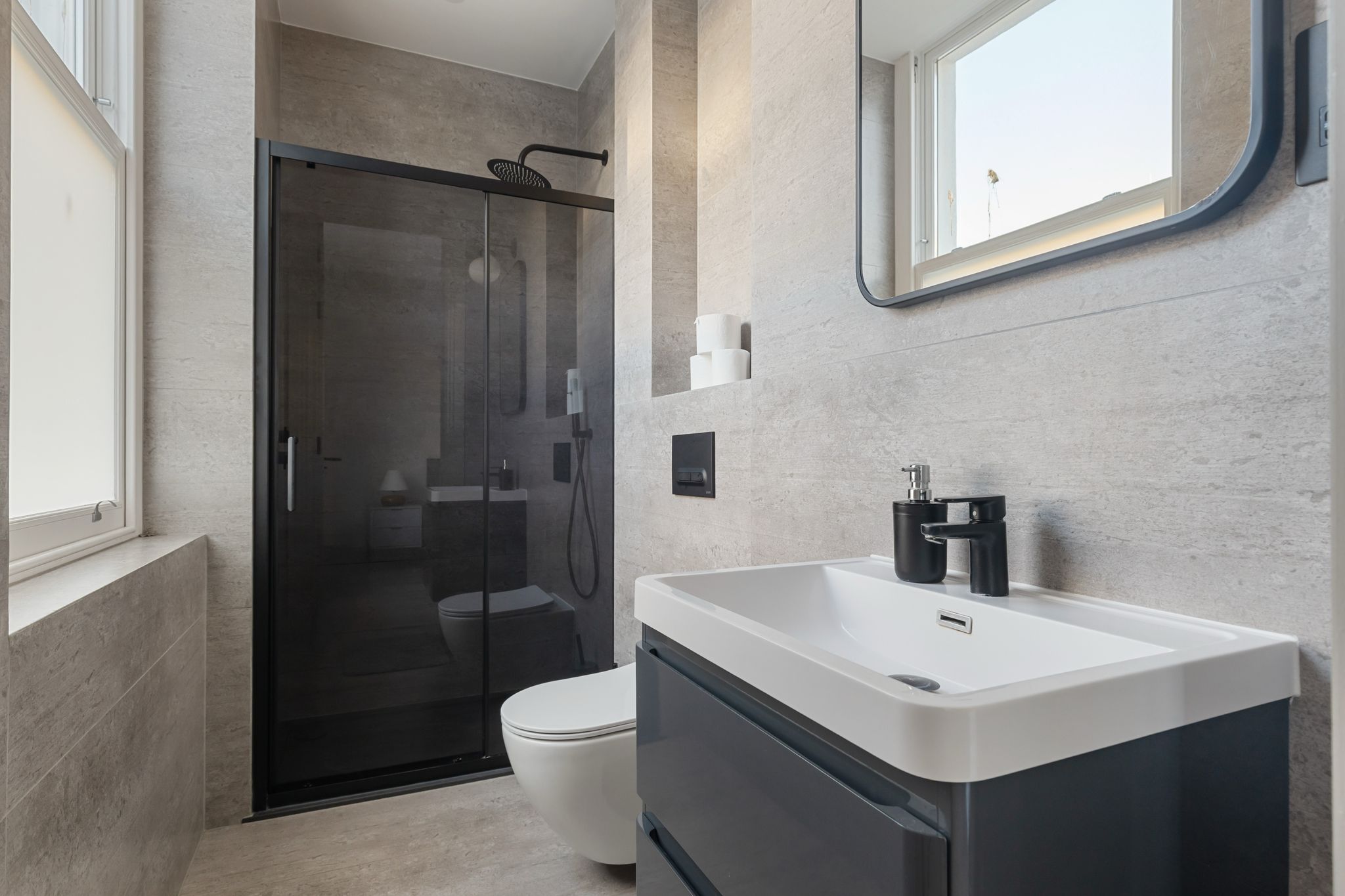 Bathrooms project photo 6 by Hozea Construction in North London