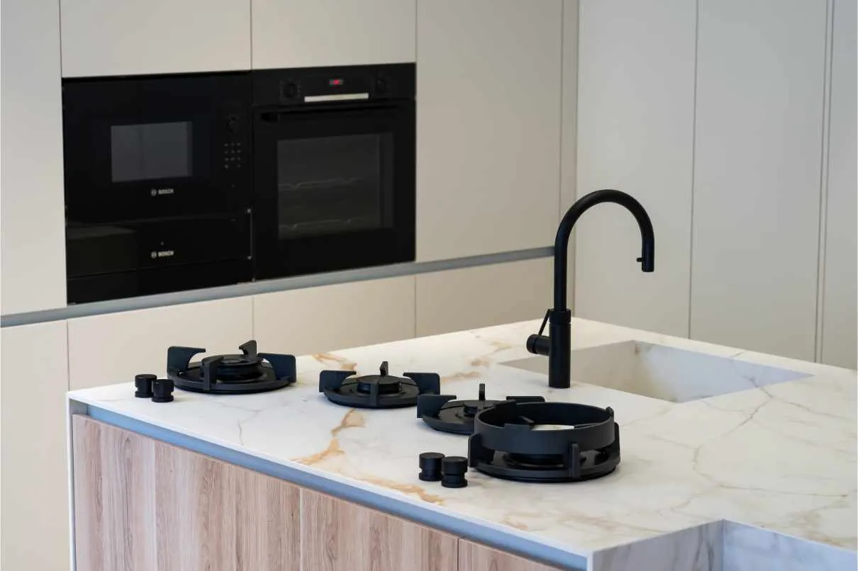 Kitchens project photo 2 by Hozea Construction in North London